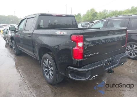 2021 Chevrolet Silverado 1500 z USA, uszkodzony, nr VIN 3GCUYEEL0MG480732